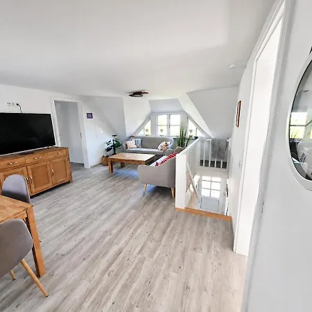 Charmantes Reetdachhaus Auf Ruegen Appartamento Middelhagen