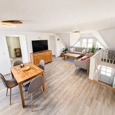 Charmantes Reetdachhaus Auf Ruegen * Middelhagen